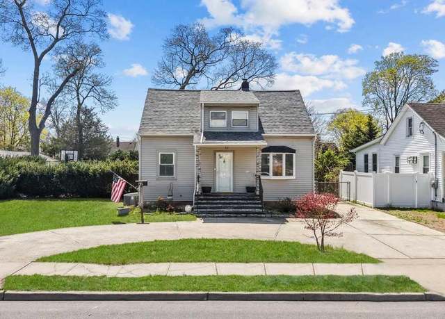 Property at 42 Bittermint St, Islip, NY 11751, 3 beds, 1 bath