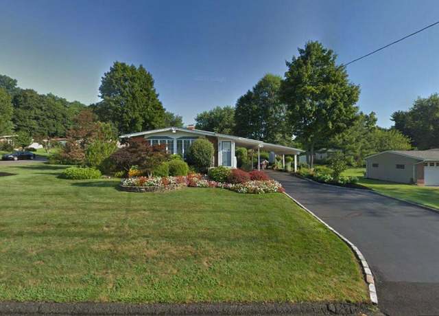Property at 27 Carrie Ln, Nanuet, NY 10954, 3 beds, 2 baths