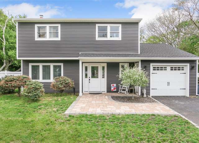 Property at 11 Susan Dr, Bellport, NY 11713, 3 beds, 2.5 baths