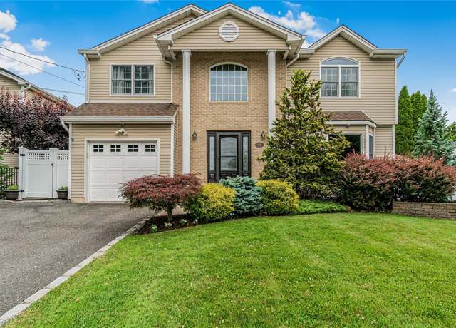 Property at 956 N Park Ave, Massapequa, NY 11758, 4 beds, 2.5 baths