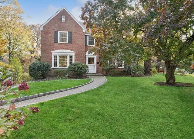 Property at 139 Rockland Ave, Larchmont, NY 10538, 4 beds, 2.5 baths