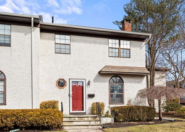 Property at 88 Somerset Dr, Suffern, NY 10901, 2 beds, 2.5 baths