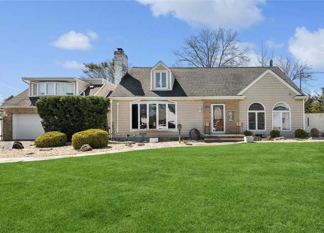 Property at 395 King St, Westbury, NY 11590, 4 beds, 3 baths