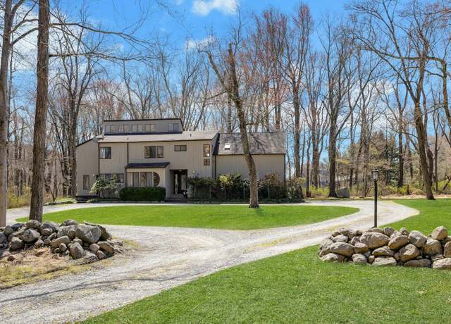 Property at 20 Schoolhouse Rd, Waccabuc, NY 10597, 5 beds, 2.5 baths