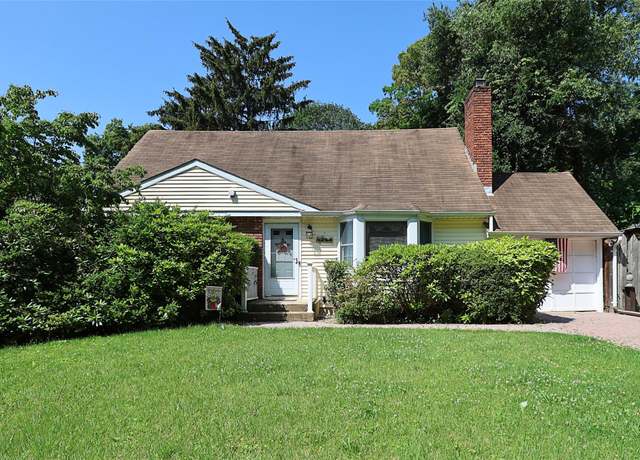 Property at 68 Hillwood Dr, Huntington Station, NY 11746, 4 beds, 1.5 baths