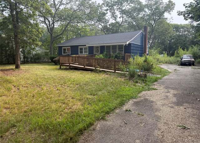 Property at 15 Dourland Rd, Medford, NY 11763, 3 beds, 1 bath