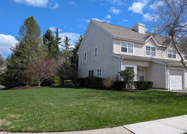 Property at 115 Barrett Cir, Melville, NY 11747, 3 beds, 2.5 baths