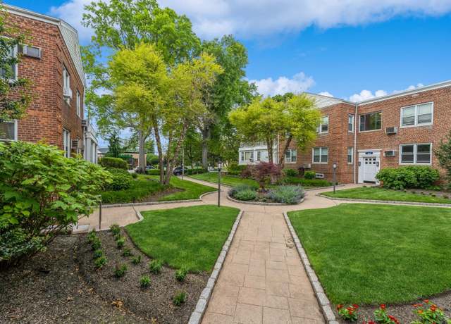 Property at 1355 Broadway Unit B20, Hewlett, NY 11557, 2 beds, 2 baths
