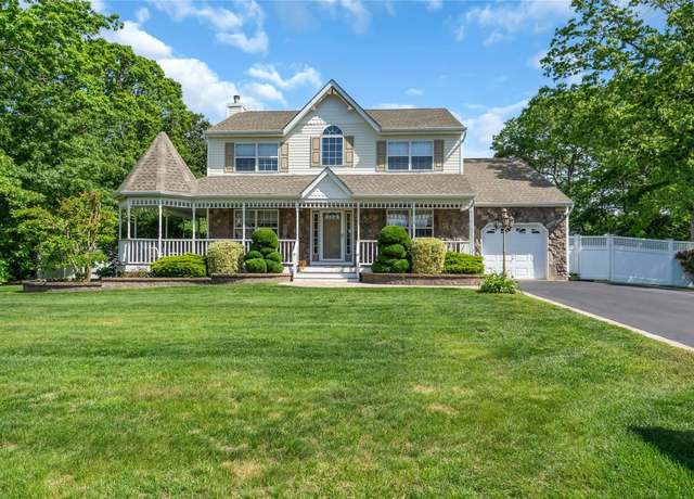 Property at 3 Oliver St, Port Jefferson Station, NY 11776, 3 beds, 2.5 baths