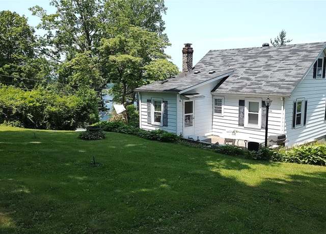 Property at 4 Crest Dr, Mahopac, NY 10541, 2 beds, 1 bath