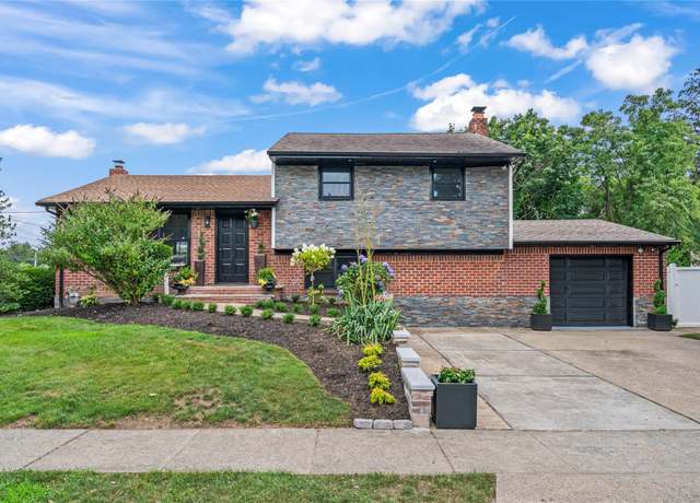 Property at 8 Barbara Ln, Jericho, NY 11753, 3 beds, 2 baths