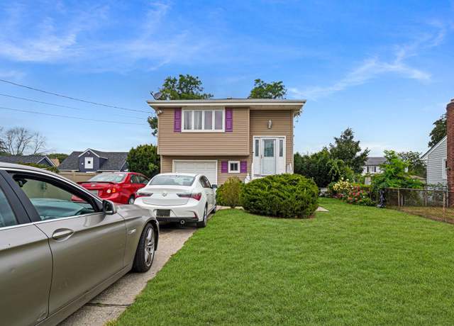 Property at 12 Garden St, Bay Shore, NY 11706, 5 beds, 2 baths