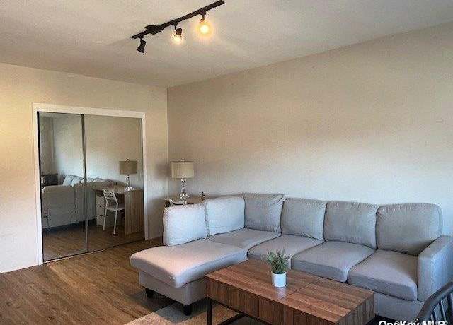 Property at 91 Tulip Ave Unit KingB3, Floral Park, NY 11001, 1 bath