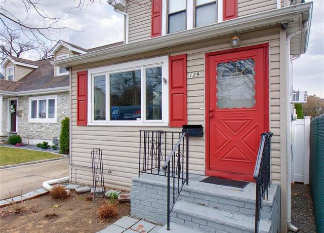 Property at 129 Sheridan Ave, Williston Park, NY 11596, 3 beds, 1.5 baths