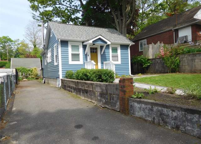 Property at 41 Sunburst Dr, Rocky Point, NY 11778, 2 beds, 1 bath