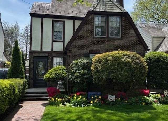 Property at 236 Crocus Ave, Floral Park, NY 11001, 3 beds, 1.5 baths