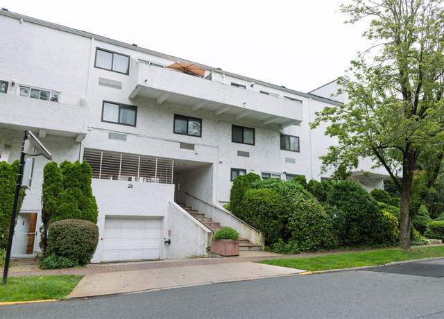 Property at 21 Canterbury Rd #3, Great Neck, NY 11021, 2 beds, 2 baths