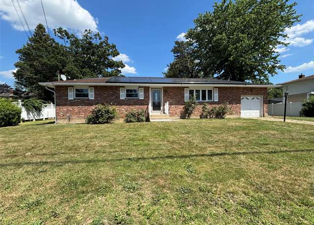 Property at 147 Maida Ave, Deer Park, NY 11729, 3 beds, 2.5 baths
