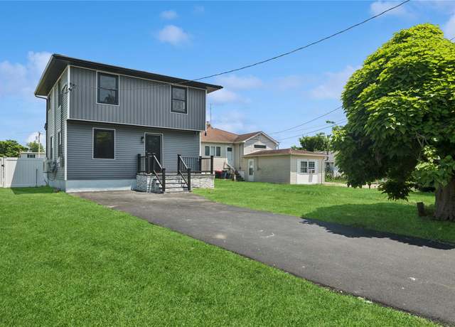 Property at 738 Pecan St, Lindenhurst, NY 11757, 3 beds, 2.5 baths