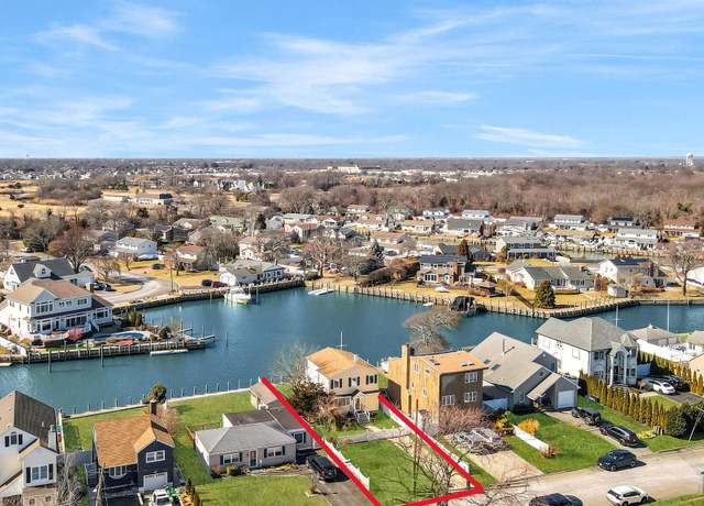Property at 198 Mayhew, Babylon, NY 11702, 3 beds, 2 baths