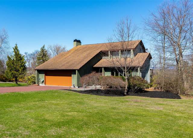 Property at 41 Clearview Cir, Hopewell Junction, NY 12533, 3 beds, 2.5 baths