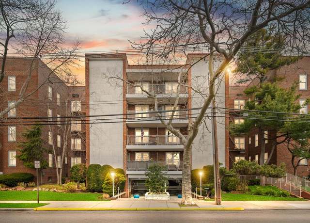 Property at 100 Brooklyn Ave Unit 2e, Freeport, NY 11520, 2 beds, 1 bath