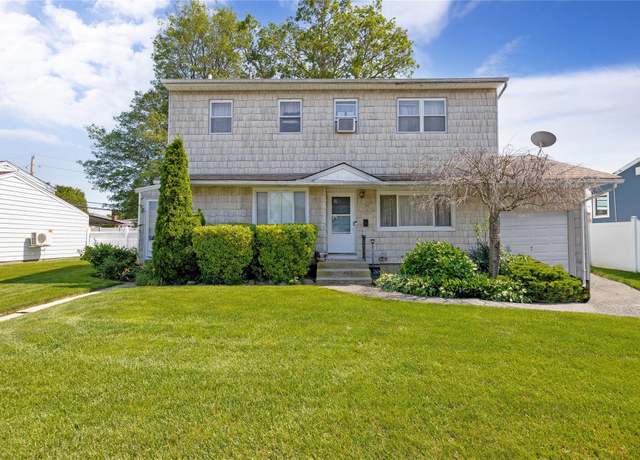 Property at 114 Washington St, Farmingdale, NY 11735, 6 beds, 2 baths