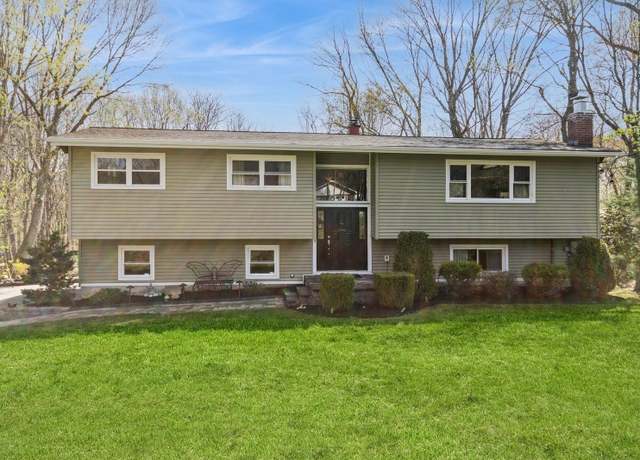 Property at 6 Overhill Rd, Cortlandt Manor, NY 10567, 3 beds, 2.5 baths