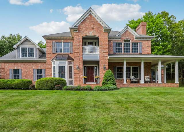Property at 42 Panorama Dr, Warwick, NY 10990, 4 beds, 2.5 baths