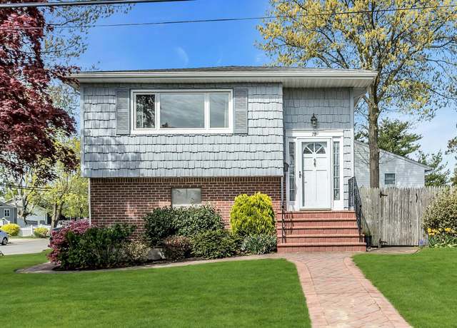Property at 78 Cheltenham Rd, West Babylon, NY 11704, 3 beds, 1.5 baths