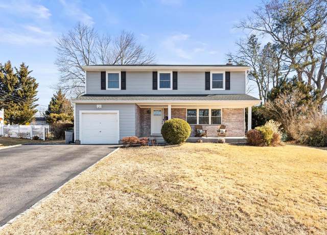 Property at 7 Spencer Way, Kings Park, NY 11754, 3 beds, 3 baths