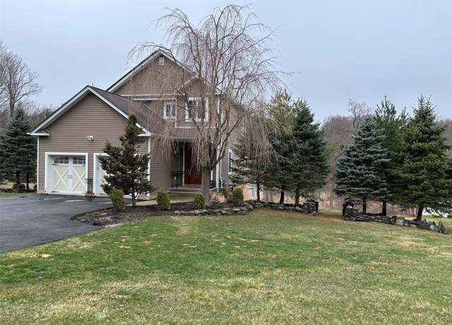 Property at 11 Mountain Park Rd, Monroe, NY 10950, 4 beds, 2.5 baths