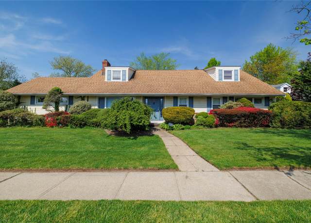 Property at 277 Waverly Ave, East Rockaway, NY 11518, 5 beds, 3 baths
