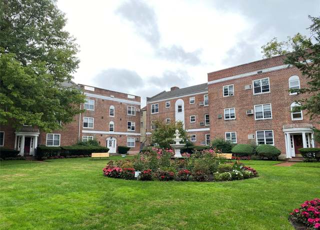 Property at 221 Middle Neck Rd Unit H2, Great Neck, NY 11021, 1 bed, 1 bath