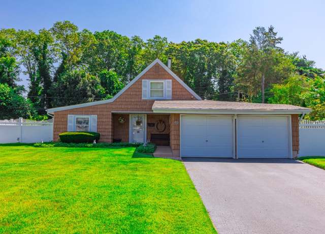 Property at 59 Snowberry Ln, Islandia, NY 11749, 4 beds, 2 baths