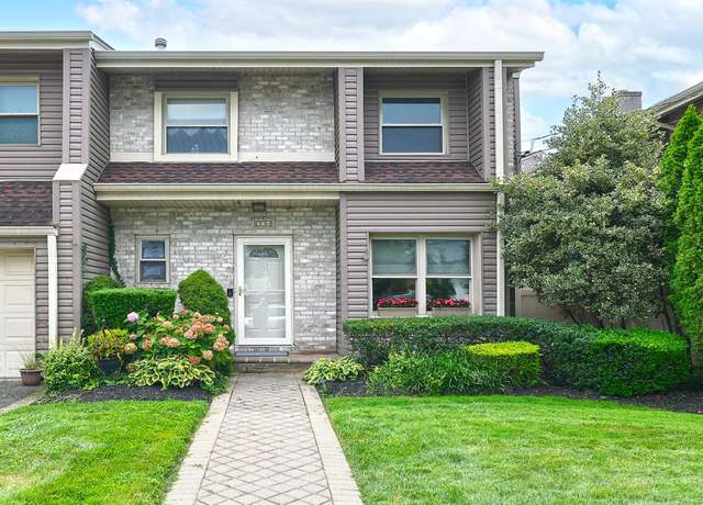 Property at 226 Oakview Ave, Oceanside, NY 11572, 3 beds, 3.5 baths