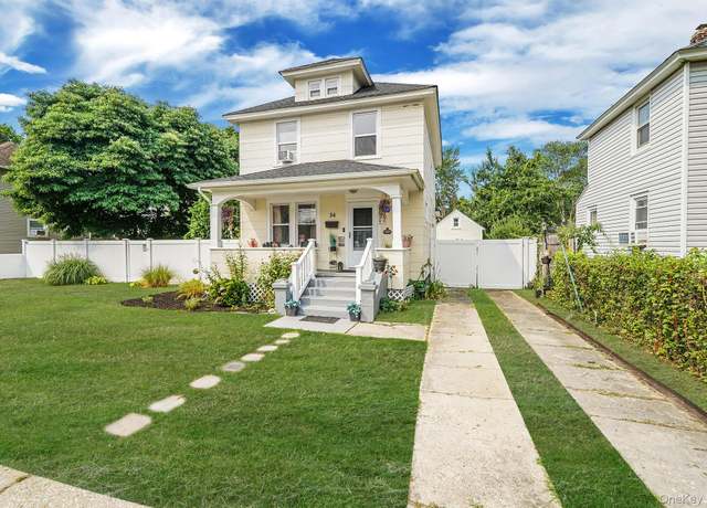 Property at 34 Belford Ave, Bay Shore, NY 11706, 3 beds, 1 bath