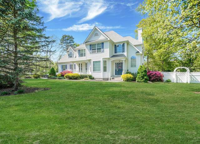 Property at 1 Gingham Ct, Ridge, NY 11961, 4 beds, 2.5 baths