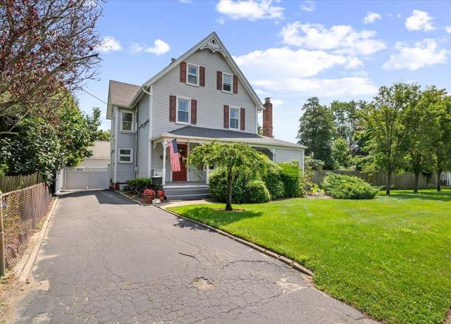 Property at 71 Willow Ave, Islip, NY 11751, 3 beds, 1.5 baths