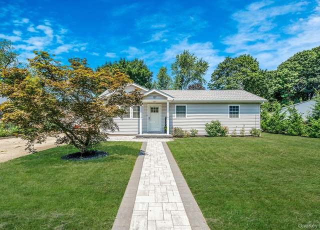 Property at 127 Merrill St, Brentwood, NY 11717, 3 beds, 1 bath