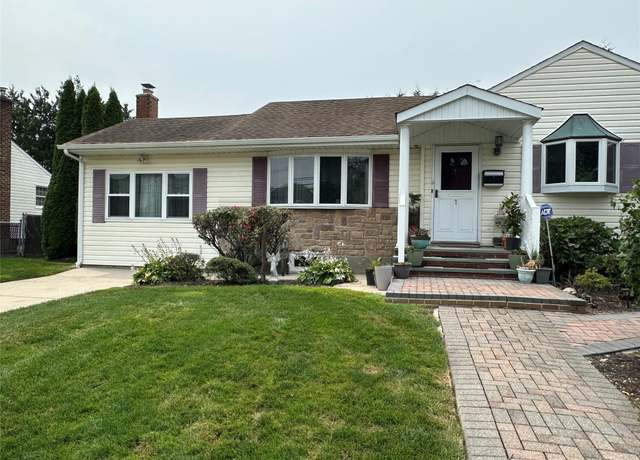 Property at 7 Dogwood St, Farmingdale, NY 11735, 2 beds, 2 baths