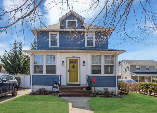 Property at 429 Oak St, Bellmore, NY 11710, 5 beds, 2 baths