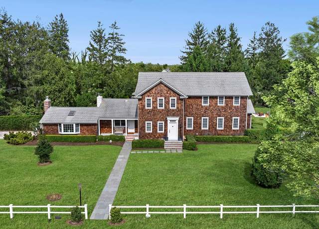Property at 108 S Country Rd, Remsenburg, NY 11960, 4 beds, 5.5 baths