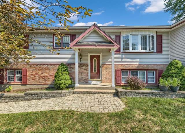 Property at 7 Briarwood Ave, Monroe, NY 10950, 4 beds, 2.5 baths