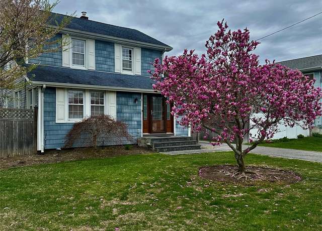 Property at 106 Roosevelt Ave, Sayville, NY 11782, 2 beds, 1.5 baths