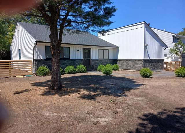 Property at 4 Mercury Ave, East Patchogue, NY 11772, 4 beds, 1 bath