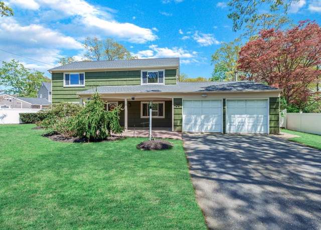 Property at 29 Barker Dr, Stony Brook, NY 11790, 3 beds, 2.5 baths