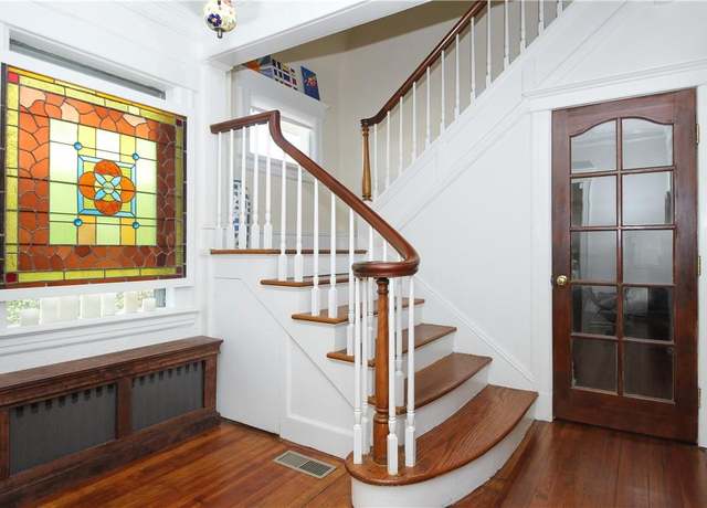 Property at 195 Larchmont Ave, Larchmont, NY 10538, 4 beds, 2.5 baths