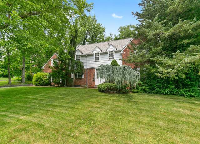 Property at 1 Ravine Rd, Great Neck, NY 11023, 5 beds, 4.5 baths