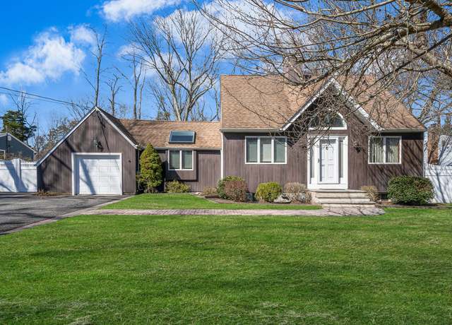 Property at 4 Lakeside Dr, Middle Island, NY 11953, 3 beds, 2 baths